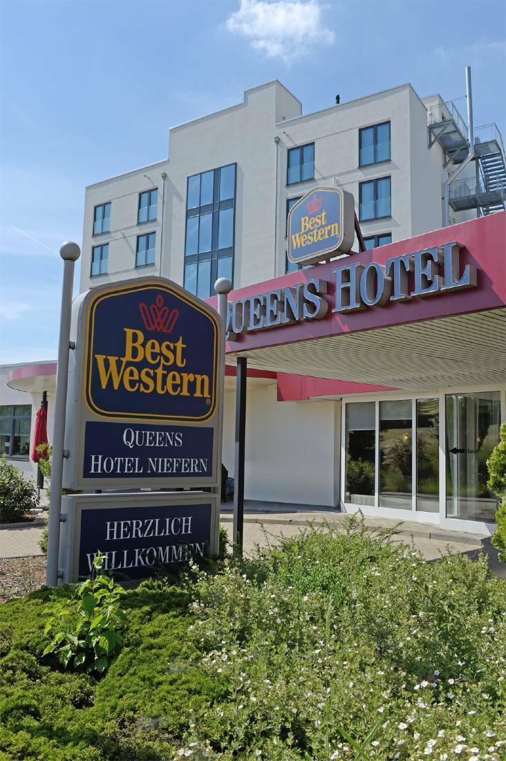 Best Western Queens Hotel Pforzheim-Niefern Екстер'єр фото